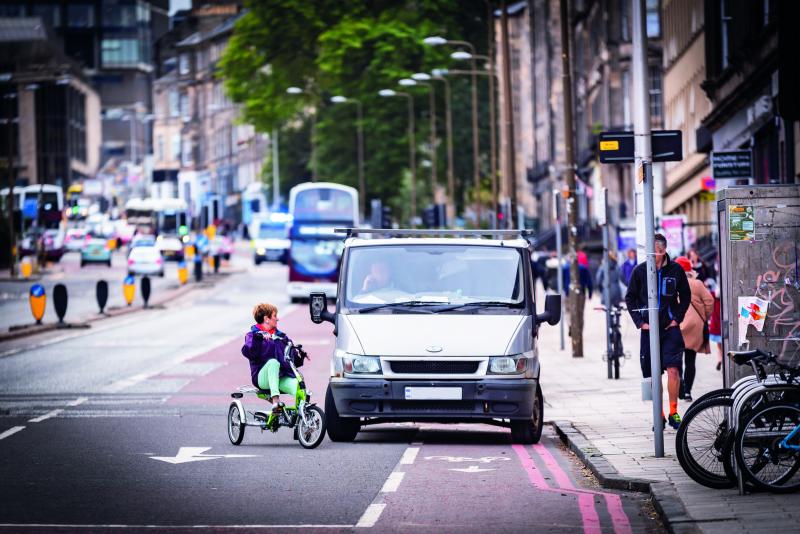 Cycle lane solid online white line